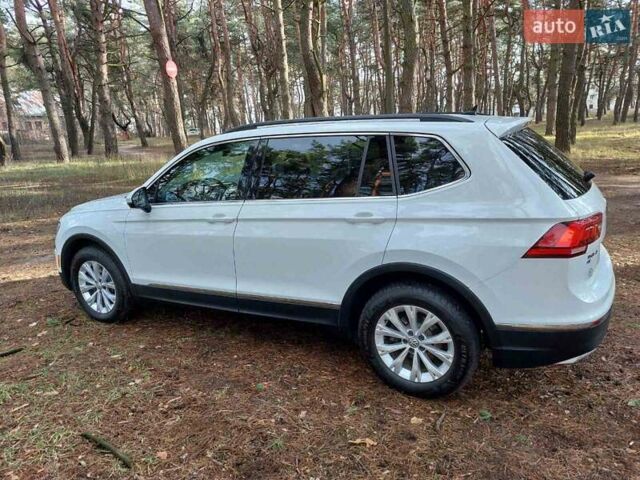 Белый Фольксваген Тигуан, объемом двигателя 2 л и пробегом 162 тыс. км за 21200 $, фото 4 на Automoto.ua