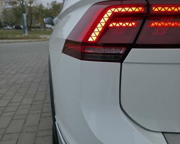 Білий Фольксваген Тігуан, об'ємом двигуна 1.97 л та пробігом 170 тис. км за 35000 $, фото 26 на Automoto.ua