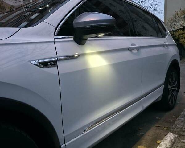 Білий Фольксваген Тігуан, об'ємом двигуна 1.97 л та пробігом 170 тис. км за 35000 $, фото 8 на Automoto.ua