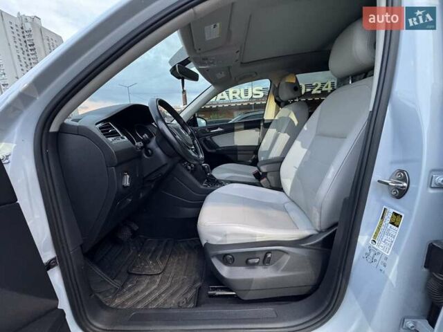 Белый Фольксваген Тигуан, объемом двигателя 1.98 л и пробегом 121 тыс. км за 22600 $, фото 2 на Automoto.ua