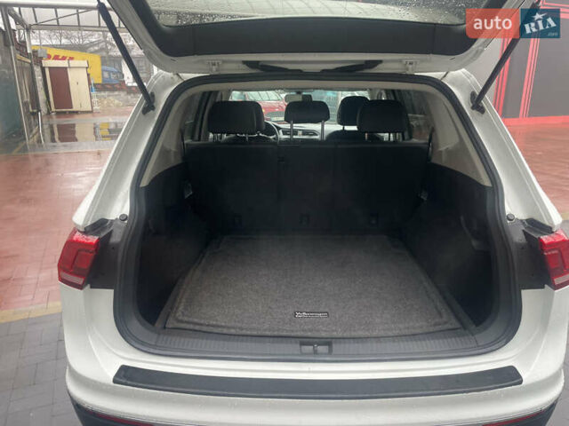 Белый Фольксваген Тигуан, объемом двигателя 1.98 л и пробегом 129 тыс. км за 17950 $, фото 17 на Automoto.ua