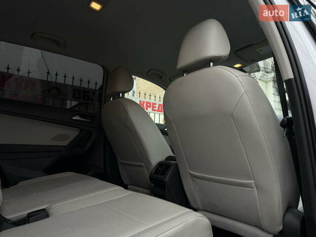 Белый Фольксваген Тигуан, объемом двигателя 1.98 л и пробегом 99 тыс. км за 20999 $, фото 45 на Automoto.ua