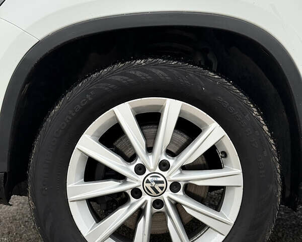 Белый Фольксваген Тигуан, объемом двигателя 2 л и пробегом 110 тыс. км за 14998 $, фото 7 на Automoto.ua