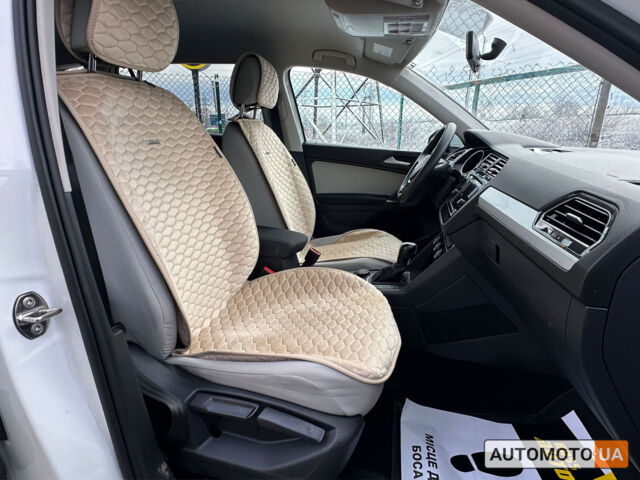 Белый Фольксваген Тигуан, объемом двигателя 2 л и пробегом 116 тыс. км за 19500 $, фото 22 на Automoto.ua