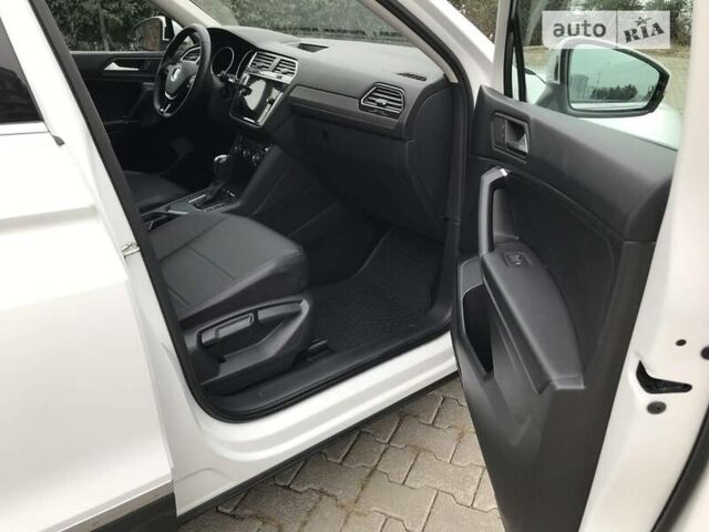 Белый Фольксваген Тигуан, объемом двигателя 2 л и пробегом 70 тыс. км за 18900 $, фото 6 на Automoto.ua