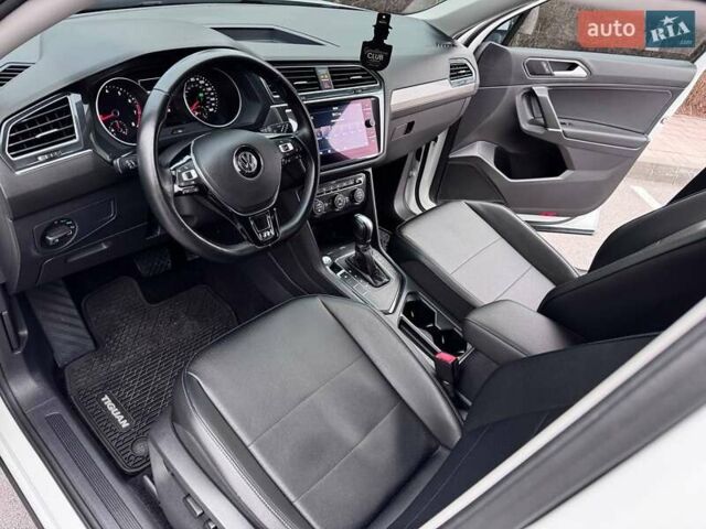 Белый Фольксваген Тигуан, объемом двигателя 2 л и пробегом 135 тыс. км за 21500 $, фото 17 на Automoto.ua