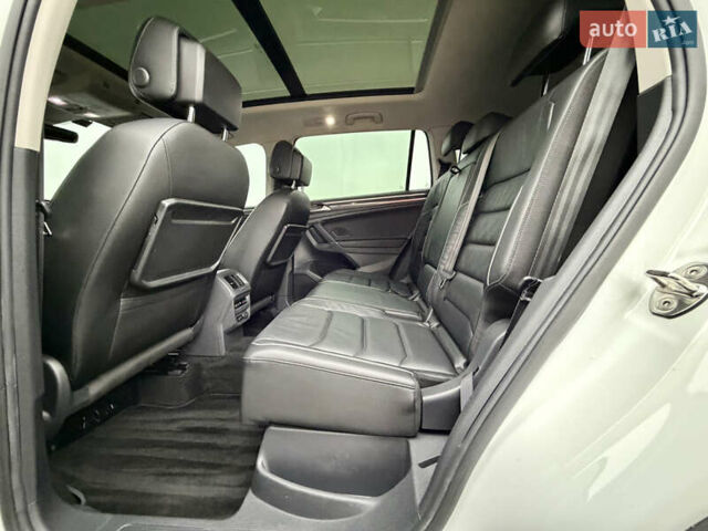 Білий Фольксваген Тігуан, об'ємом двигуна 2 л та пробігом 66 тис. км за 30999 $, фото 75 на Automoto.ua