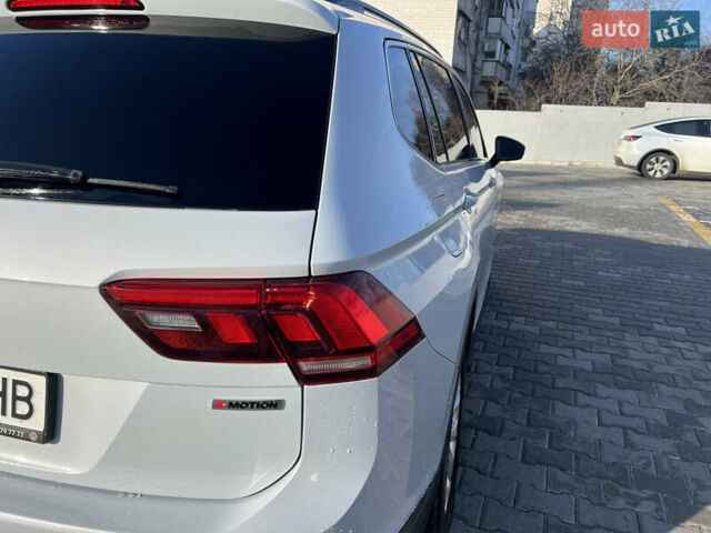 Белый Фольксваген Тигуан, объемом двигателя 2 л и пробегом 91 тыс. км за 21000 $, фото 8 на Automoto.ua