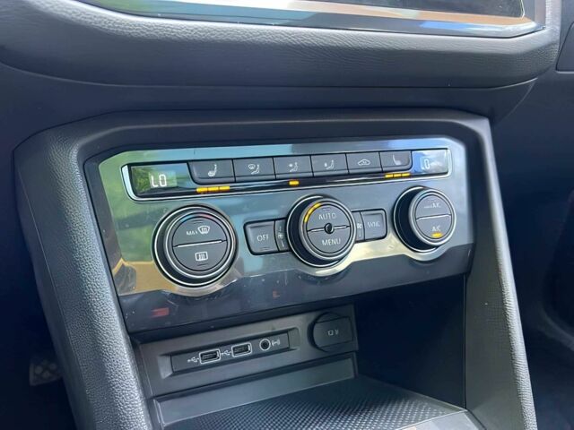 Белый Фольксваген Тигуан, объемом двигателя 2 л и пробегом 35 тыс. км за 13000 $, фото 8 на Automoto.ua