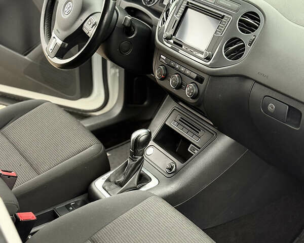 Белый Фольксваген Тигуан, объемом двигателя 2 л и пробегом 110 тыс. км за 14998 $, фото 8 на Automoto.ua