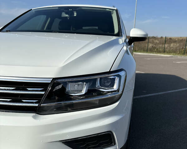 Белый Фольксваген Тигуан, объемом двигателя 2 л и пробегом 192 тыс. км за 17200 $, фото 20 на Automoto.ua