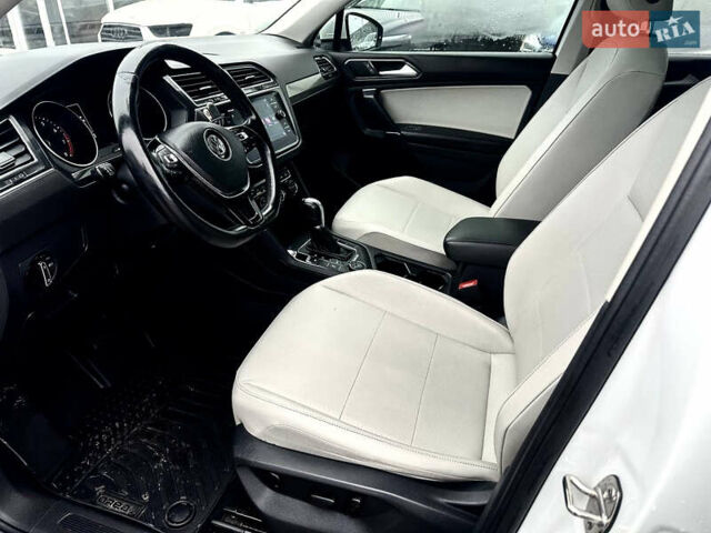 Белый Фольксваген Тигуан, объемом двигателя 1.98 л и пробегом 252 тыс. км за 14499 $, фото 7 на Automoto.ua