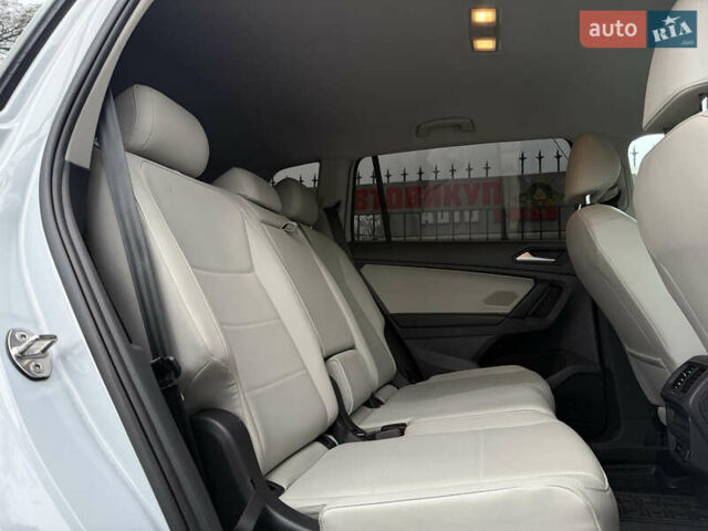 Белый Фольксваген Тигуан, объемом двигателя 1.98 л и пробегом 99 тыс. км за 20999 $, фото 44 на Automoto.ua