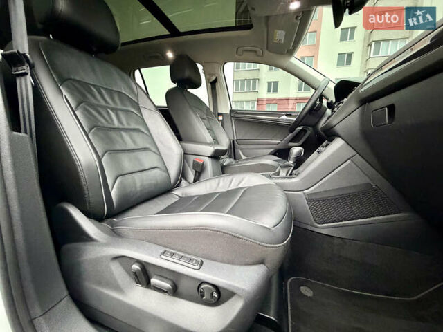 Білий Фольксваген Тігуан, об'ємом двигуна 2 л та пробігом 66 тис. км за 30999 $, фото 93 на Automoto.ua