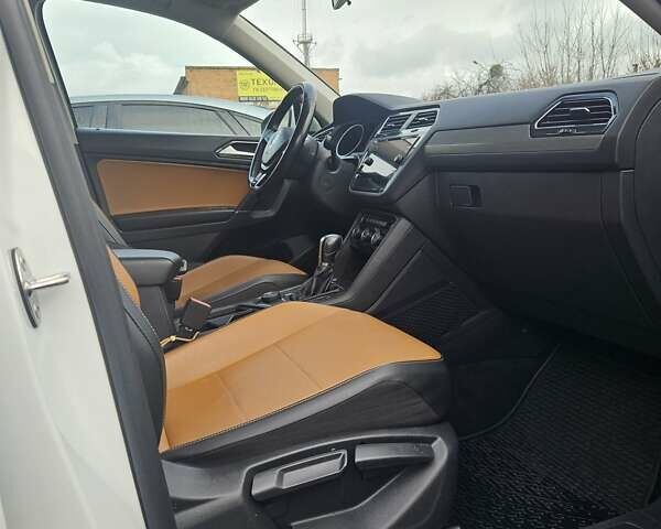 Белый Фольксваген Тигуан, объемом двигателя 2 л и пробегом 139 тыс. км за 17900 $, фото 11 на Automoto.ua