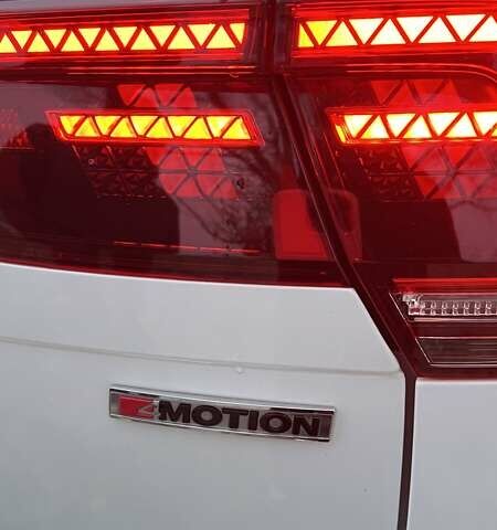 Белый Фольксваген Тигуан, объемом двигателя 1.97 л и пробегом 114 тыс. км за 28000 $, фото 4 на Automoto.ua