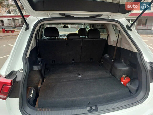 Білий Фольксваген Тігуан, об'ємом двигуна 2 л та пробігом 145 тис. км за 23600 $, фото 15 на Automoto.ua