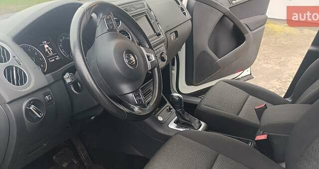 Белый Фольксваген Тигуан, объемом двигателя 2 л и пробегом 112 тыс. км за 14100 $, фото 3 на Automoto.ua