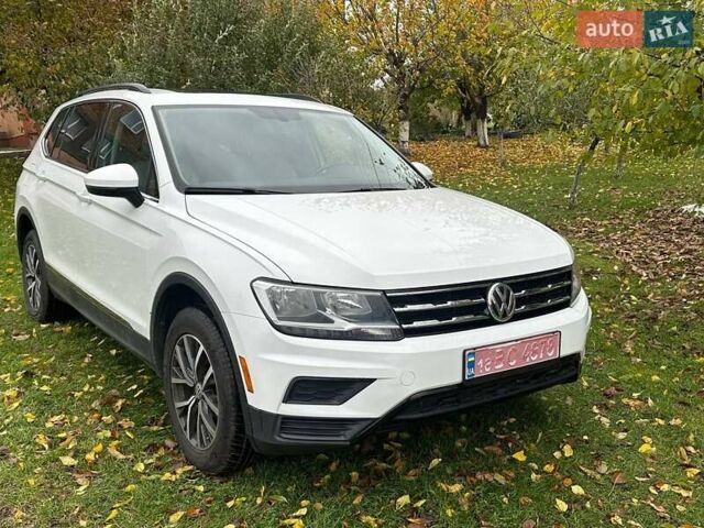 Белый Фольксваген Тигуан, объемом двигателя 2 л и пробегом 123 тыс. км за 17500 $, фото 2 на Automoto.ua
