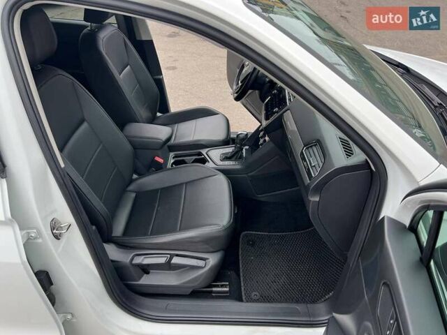 Белый Фольксваген Тигуан, объемом двигателя 2 л и пробегом 64 тыс. км за 17900 $, фото 26 на Automoto.ua