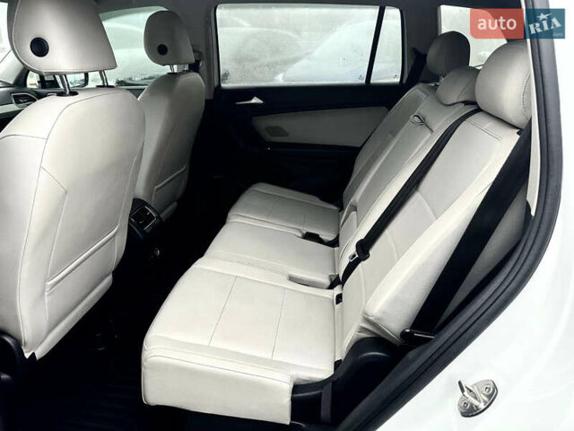 Белый Фольксваген Тигуан, объемом двигателя 1.98 л и пробегом 252 тыс. км за 14499 $, фото 12 на Automoto.ua
