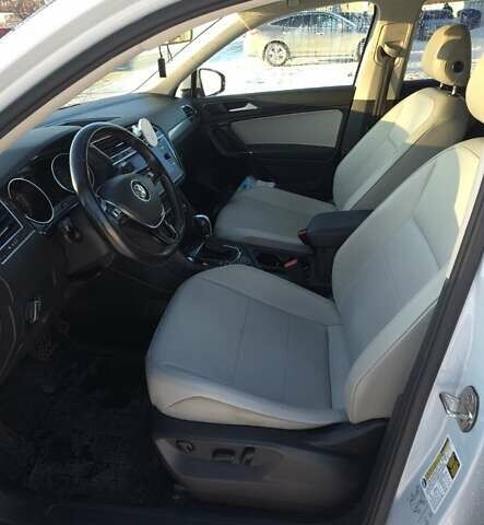 Білий Фольксваген Тігуан, об'ємом двигуна 2 л та пробігом 95 тис. км за 22300 $, фото 1 на Automoto.ua