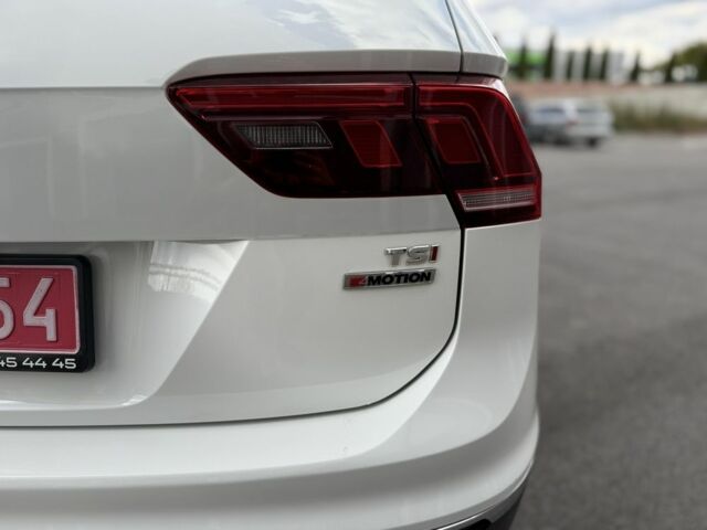 Белый Фольксваген Тигуан, объемом двигателя 2 л и пробегом 175 тыс. км за 18399 $, фото 7 на Automoto.ua