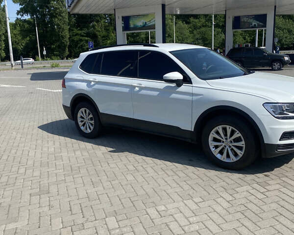 Білий Фольксваген Тігуан, об'ємом двигуна 1.98 л та пробігом 118 тис. км за 17000 $, фото 12 на Automoto.ua