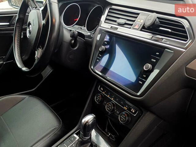 Білий Фольксваген Тігуан, об'ємом двигуна 2 л та пробігом 145 тис. км за 23600 $, фото 25 на Automoto.ua