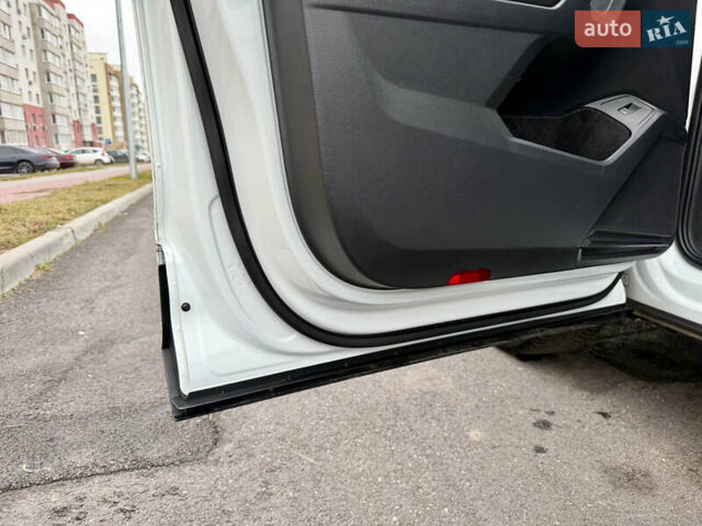 Білий Фольксваген Тігуан, об'ємом двигуна 2 л та пробігом 66 тис. км за 30999 $, фото 45 на Automoto.ua