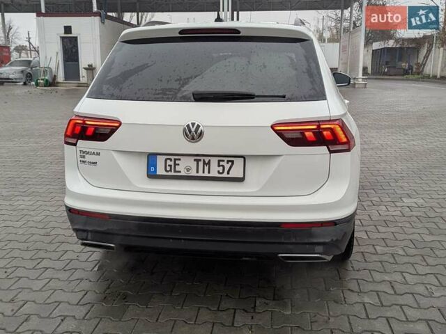 Белый Фольксваген Тигуан, объемом двигателя 2 л и пробегом 160 тыс. км за 18300 $, фото 6 на Automoto.ua