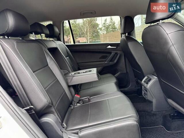 Белый Фольксваген Тигуан, объемом двигателя 2 л и пробегом 135 тыс. км за 21500 $, фото 26 на Automoto.ua