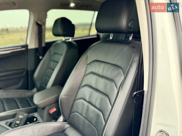 Білий Фольксваген Тігуан, об'ємом двигуна 2 л та пробігом 66 тис. км за 30999 $, фото 52 на Automoto.ua