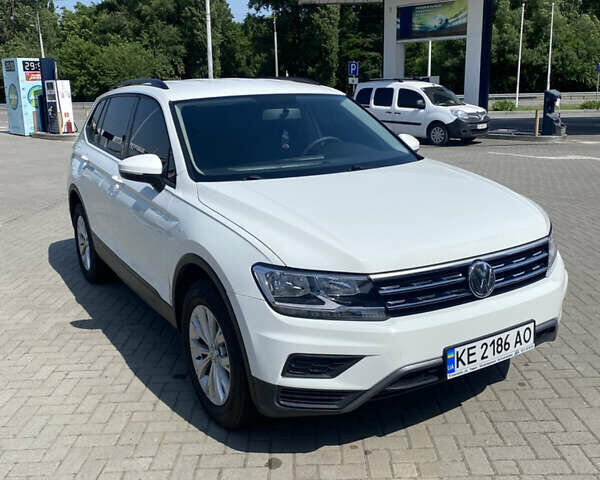 Білий Фольксваген Тігуан, об'ємом двигуна 1.98 л та пробігом 118 тис. км за 17000 $, фото 3 на Automoto.ua