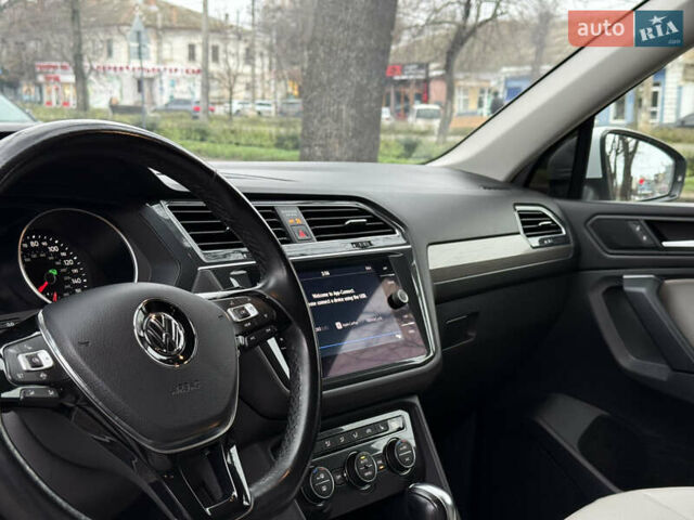 Белый Фольксваген Тигуан, объемом двигателя 1.98 л и пробегом 99 тыс. км за 20999 $, фото 31 на Automoto.ua