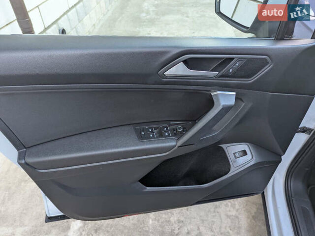 Белый Фольксваген Тигуан, объемом двигателя 1.98 л и пробегом 100 тыс. км за 23100 $, фото 52 на Automoto.ua