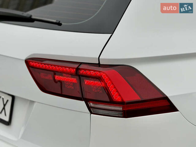 Білий Фольксваген Тігуан, об'ємом двигуна 2 л та пробігом 66 тис. км за 30999 $, фото 32 на Automoto.ua