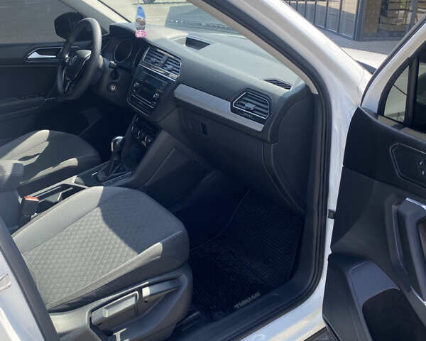 Білий Фольксваген Тігуан, об'ємом двигуна 1.98 л та пробігом 118 тис. км за 17000 $, фото 13 на Automoto.ua