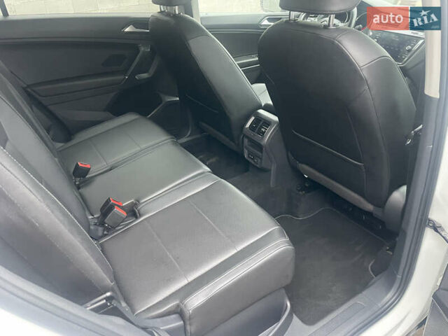 Белый Фольксваген Тигуан, объемом двигателя 1.98 л и пробегом 129 тыс. км за 17950 $, фото 20 на Automoto.ua