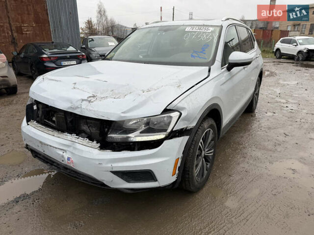 Белый Фольксваген Тигуан, объемом двигателя 2 л и пробегом 133 тыс. км за 11999 $, фото 2 на Automoto.ua