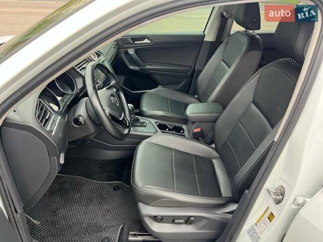 Белый Фольксваген Тигуан, объемом двигателя 2 л и пробегом 64 тыс. км за 17900 $, фото 18 на Automoto.ua