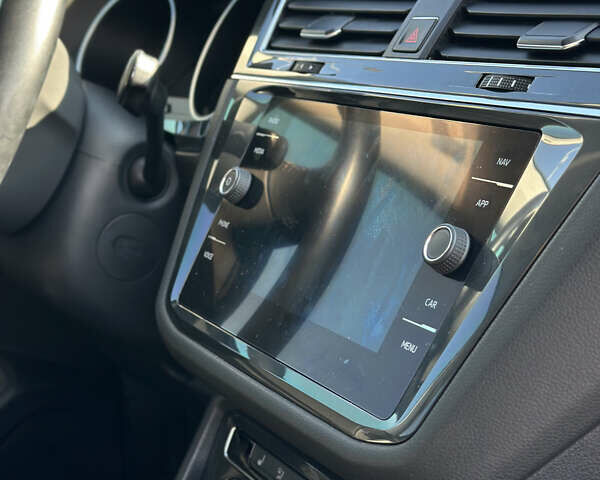 Белый Фольксваген Тигуан, объемом двигателя 2 л и пробегом 192 тыс. км за 17200 $, фото 45 на Automoto.ua