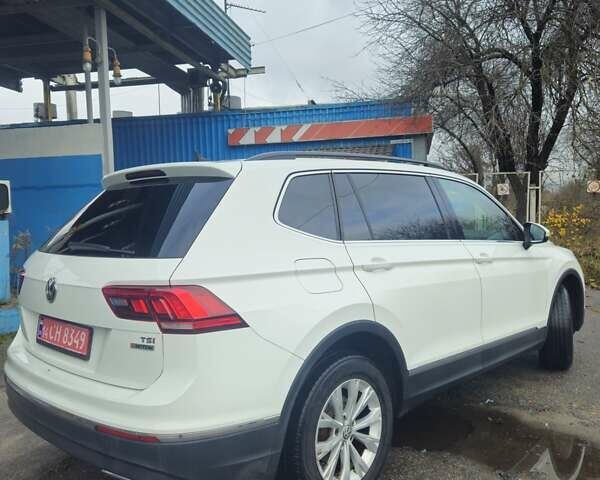Белый Фольксваген Тигуан, объемом двигателя 2 л и пробегом 139 тыс. км за 17900 $, фото 2 на Automoto.ua