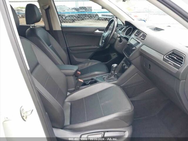 Белый Фольксваген Тигуан, объемом двигателя 2 л и пробегом 72 тыс. км за 4800 $, фото 4 на Automoto.ua