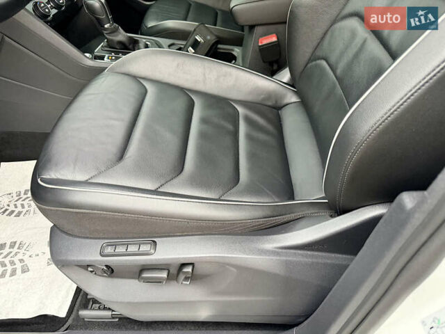 Білий Фольксваген Тігуан, об'ємом двигуна 2 л та пробігом 66 тис. км за 30999 $, фото 49 на Automoto.ua