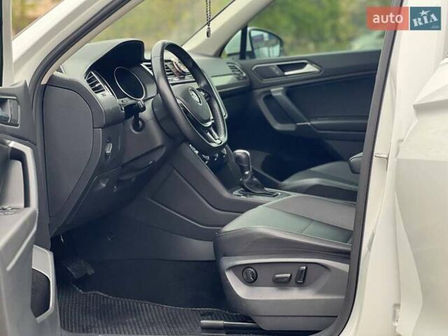 Белый Фольксваген Тигуан, объемом двигателя 2 л и пробегом 64 тыс. км за 17900 $, фото 16 на Automoto.ua