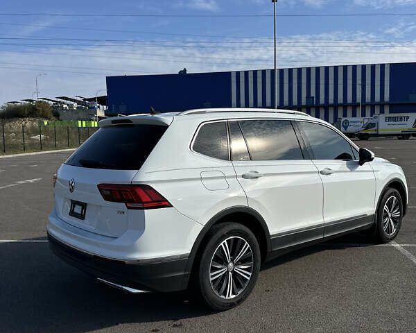 Белый Фольксваген Тигуан, объемом двигателя 2 л и пробегом 192 тыс. км за 17200 $, фото 12 на Automoto.ua