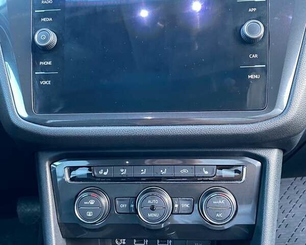 Белый Фольксваген Тигуан, объемом двигателя 2 л и пробегом 120 тыс. км за 24200 $, фото 33 на Automoto.ua