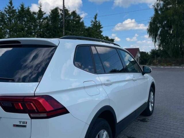 Белый Фольксваген Тигуан, объемом двигателя 2 л и пробегом 198 тыс. км за 16000 $, фото 21 на Automoto.ua