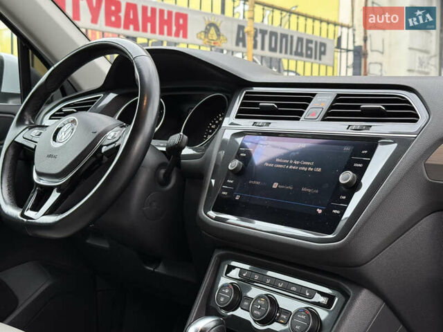 Белый Фольксваген Тигуан, объемом двигателя 1.98 л и пробегом 99 тыс. км за 20999 $, фото 40 на Automoto.ua